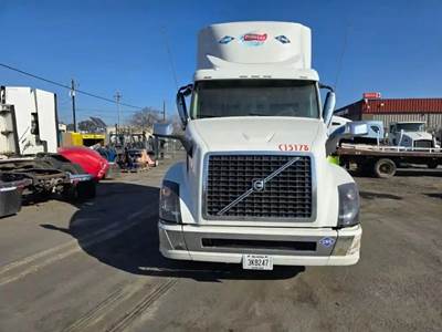 Volvo VNL Salvage Truck