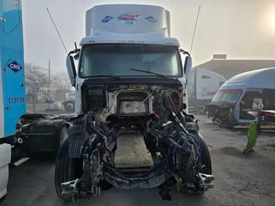Volvo VNL Salvage Truck