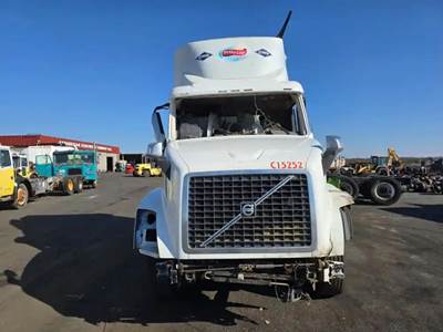 Volvo VNL Salvage Truck