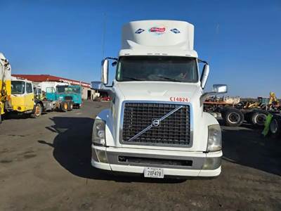 Volvo VNL Salvage Truck