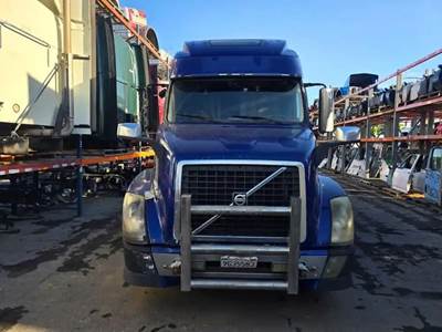 Volvo VNL Salvage Truck