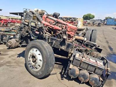 Volvo VNL Salvage Truck