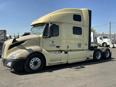 Volvo VNL Salvage Truck