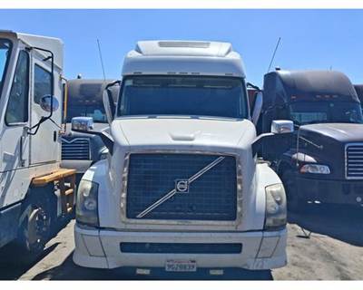 Volvo VNL Salvage Truck