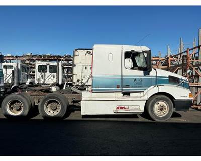 Volvo VNL Salvage Truck