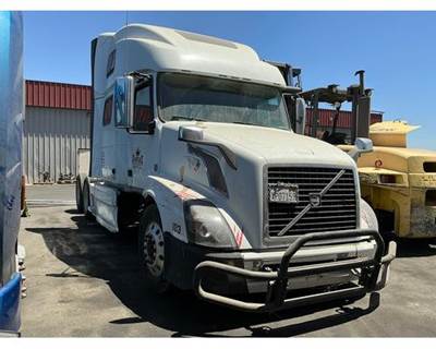 Volvo VNL Salvage Truck