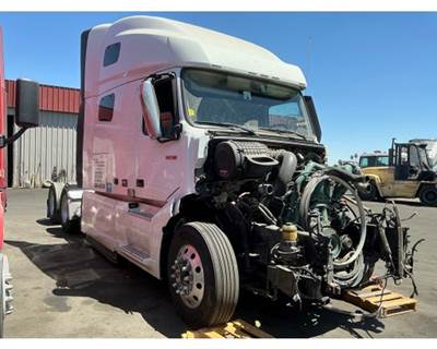 Volvo VNL Salvage Truck