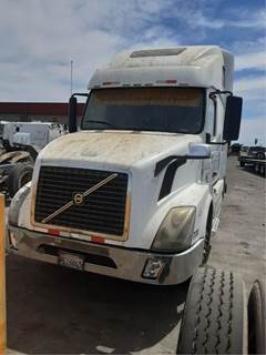 Volvo VNL670 Salvage Truck