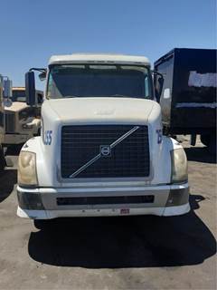 Volvo VNL670 Salvage Truck