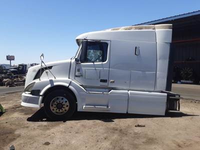 Volvo VNL670 Salvage Truck