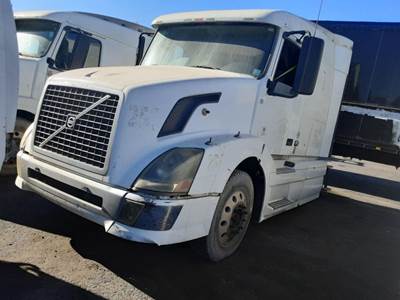 Volvo VNL670 Salvage Truck
