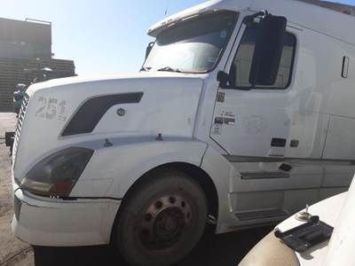 Volvo VNL670 Salvage Truck