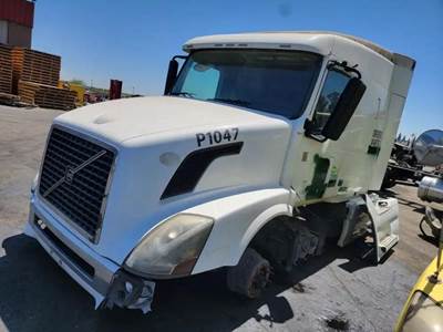 Volvo VNL670 Salvage Truck