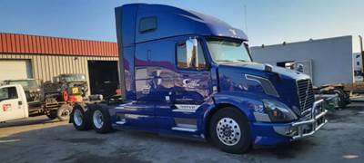 Volvo VNL670 Salvage Truck