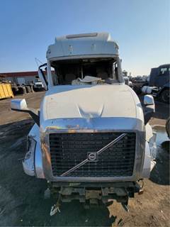 Volvo VNL780 Salvage Truck