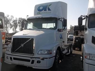 Volvo VNM Salvage Truck