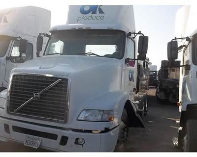 Volvo VNM Salvage Truck