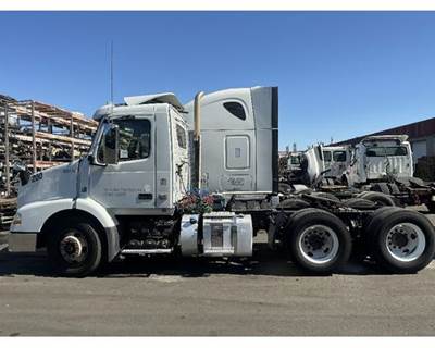 Volvo VNM Salvage Truck