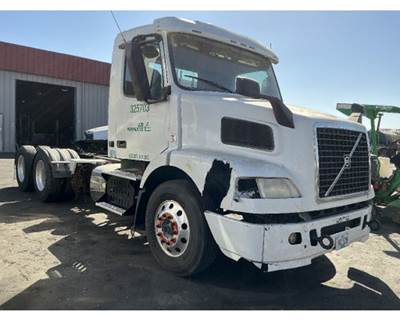 Volvo VNM Salvage Truck