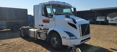 Volvo VNR64T Salvage Truck