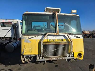 Volvo WXLL Salvage Truck