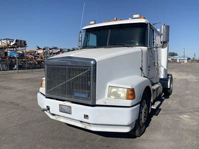 White WIA Areo Series Salvage Truck