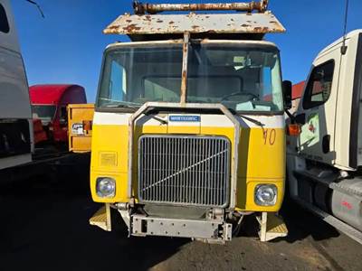 White WX Xpeditor Salvage Truck