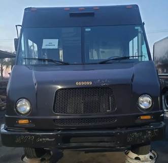 Workhorse W42 Salvage Truck