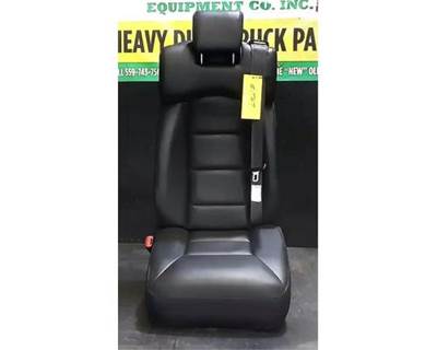 Peterbilt Eleganza Left Seat for a Peterbilt 579