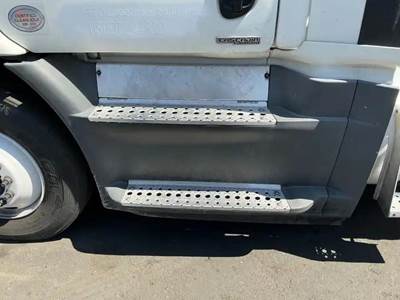 Freightliner Cascadia 113 Left Fairing