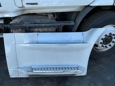 Freightliner Cascadia 113 Right Fairing