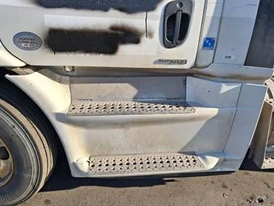 Freightliner Cascadia 113 Left Fairing
