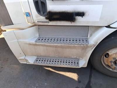 Freightliner Cascadia 113 Right Fairing