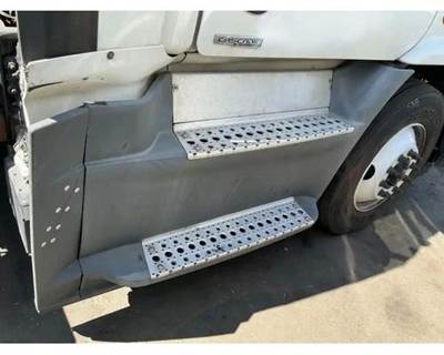 Freightliner Cascadia 113 Right Fairing