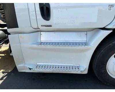 Freightliner Cascadia 113 Right Fairing