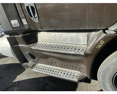 Freightliner Cascadia 113 Right Fairing