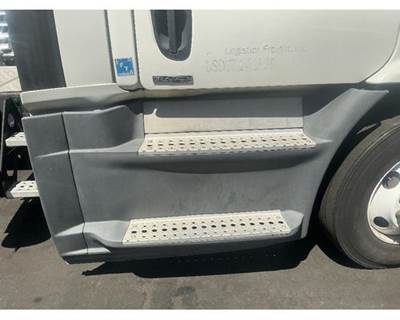 Freightliner Cascadia 113 Right Fairing for a Freightliner CASCADIA