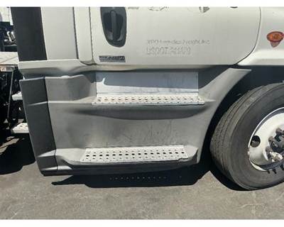 Freightliner Cascadia 113 Right Fairing for a Freightliner CASCADIA