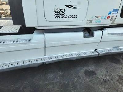 Freightliner Cascadia 125 Right Fairing