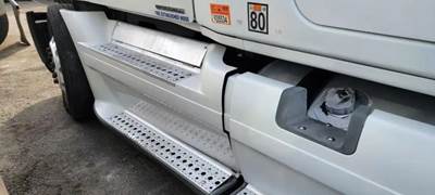 Freightliner Cascadia 125 Left Fairing