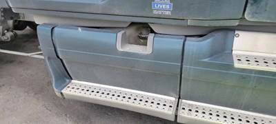 Freightliner Cascadia 125 Right Fairing