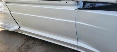 Freightliner Cascadia 125 Left Fairing