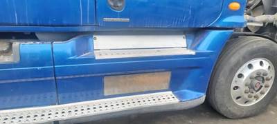 Freightliner Cascadia 125 Right Fairing