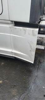 Freightliner Cascadia 125 Left Fairing