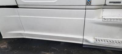 Freightliner Cascadia 125 Right Fairing