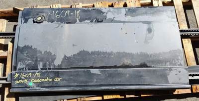 Freightliner Cascadia 125 Left Fairing