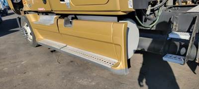 Freightliner Cascadia 125 Left Fairing