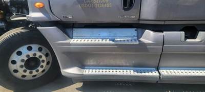 Freightliner Cascadia 125 Left Fairing