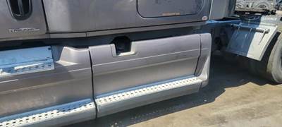 Freightliner Cascadia 125 Left Fairing