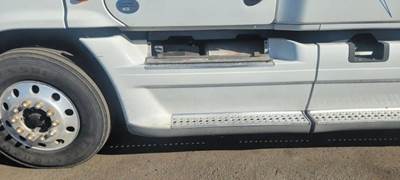 Freightliner Cascadia 125 Left Fairing